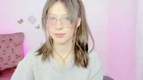 Snapshot of zooeybelair chatting on October 17, 2025, 8:39 am Alicie online show from October 17, 2025, 8:39 am