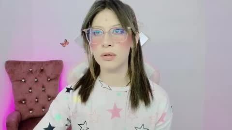 Snapshot of zooeybelair chatting on October 18, 2025, 8:26 am Alicie online show from October 18, 2025, 8:26 am