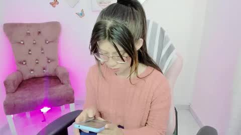 Snapshot of zooeybelair chatting on October 20, 2025, 12:49 pm Alicie online show from October 20, 2025, 12:49 pm