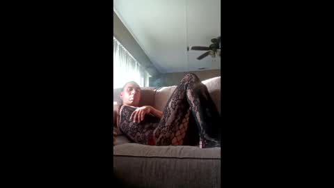 zooroxxx101 online show from April 19, 2026, 2:27 pm