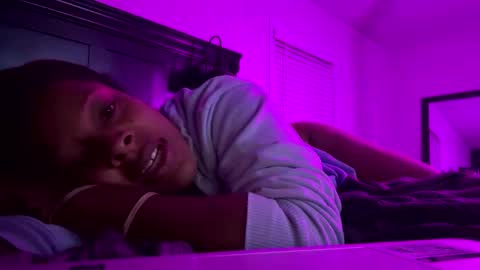 zuriluxe45 online show from September 29, 2025, 6:18 am