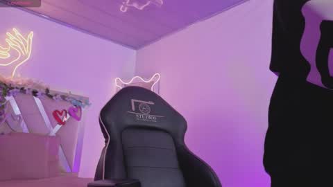 ZURY   online show from December 17, 2025, 11:27 am