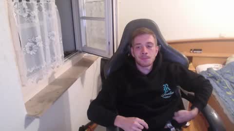 Zuzmoe online show from November 6, 2025, 11:48 pm