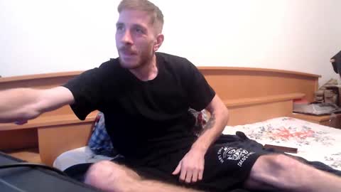 Zuzmoe online show from December 22, 2025, 10:07 pm