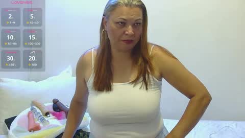 Zyra Vex online show from May 25, 2026, 11:00 pm