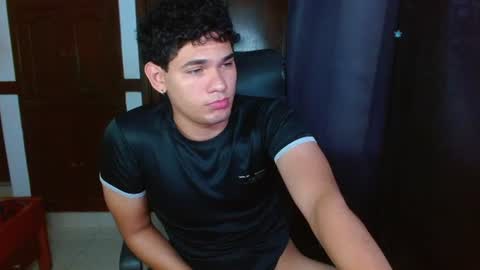 Snapshot of zyrosxk chatting on July 1, 2026, 4:25 am antonio felipe online show from July 1, 2026, 4:25 am