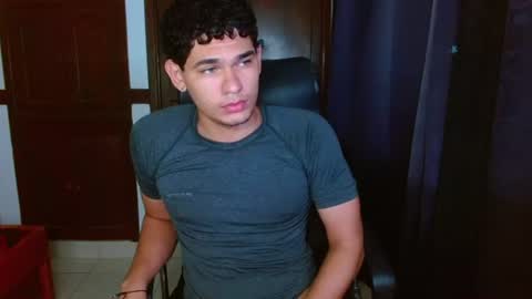 Snapshot of zyrosxk chatting on July 5, 2026, 7:26 am antonio felipe online show from July 5, 2026, 7:26 am