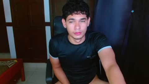 Snapshot of zyrosxk chatting on July 8, 2026, 7:35 am antonio felipe online show from July 8, 2026, 7:35 am