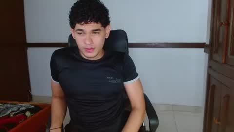 Snapshot of zyrosxk chatting on July 27, 2026, 7:37 am antonio felipe online show from July 27, 2026, 7:37 am