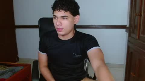 Snapshot of zyrosxk chatting on July 29, 2026, 7:17 am antonio felipe online show from July 29, 2026, 7:17 am