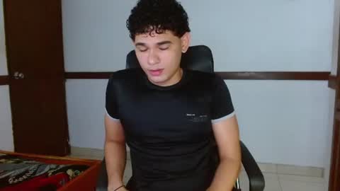 Snapshot of zyrosxk chatting on August 1, 2026, 7:07 am antonio felipe online show from August 1, 2026, 7:07 am
