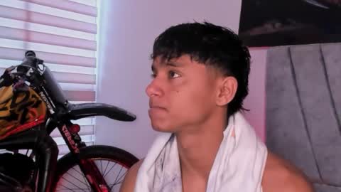 zyzz_1812 online show from November 3, 2025, 5:36 pm