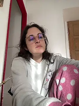Lunaabbey online show from May 14, 2026, 5:58 am