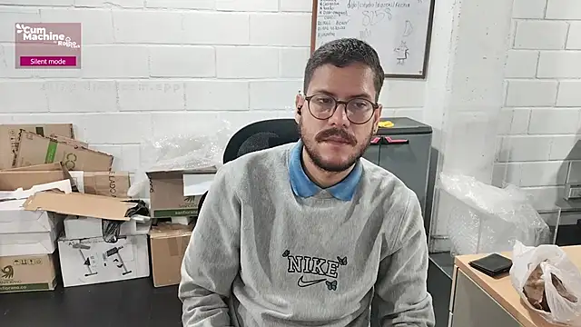 AndyHepburn online show from October 10, 2025, 1:32 pm