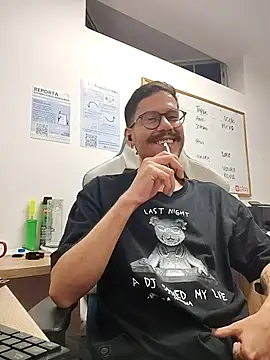 AndyHepburn online show from November 10, 2025, 11:59 pm