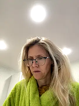 angelmommu online show from October 24, 2025, 6:43 am