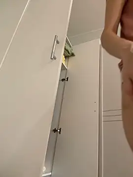 angelmommu online show from November 18, 2025, 8:52 am