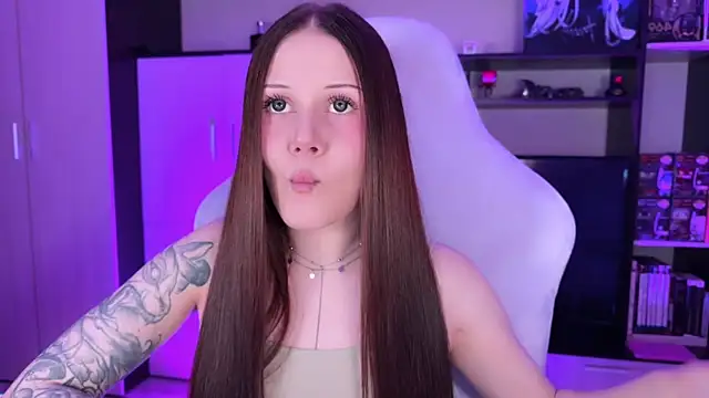 jasminevine online show from October 3, 2025, 9:01 pm