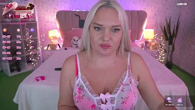 MissyMartinez online show from October 22, 2025, 2:28 pm