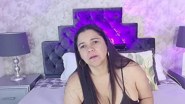 Snapshot of elizabeth_coleman chatting on May 13, 2026, 9:00 pm elizabeth coleman online show from May 13, 2026, 9:00 pm