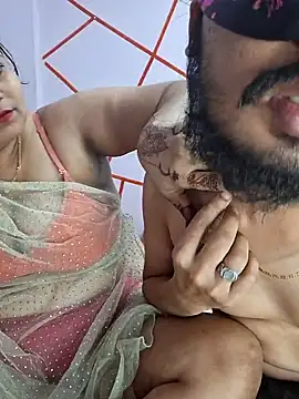 MOM-SUN-COUPLE online show from March 6, 2025, 5:00 pm