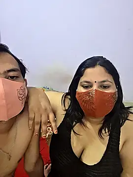 MOM-SUN-COUPLE online show from September 9, 2025, 9:09 am