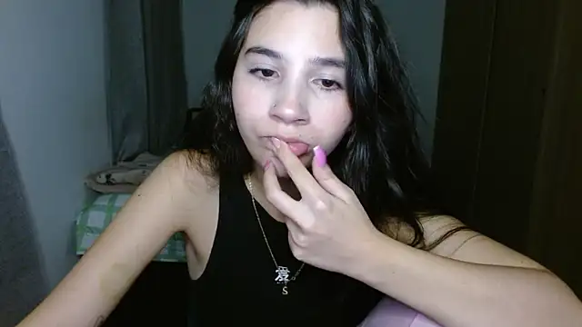 mia  lopez  online show from October 3, 2025, 2:52 am
