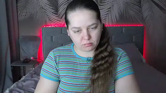 uliastar online show from February 2, 2025, 4:37 am