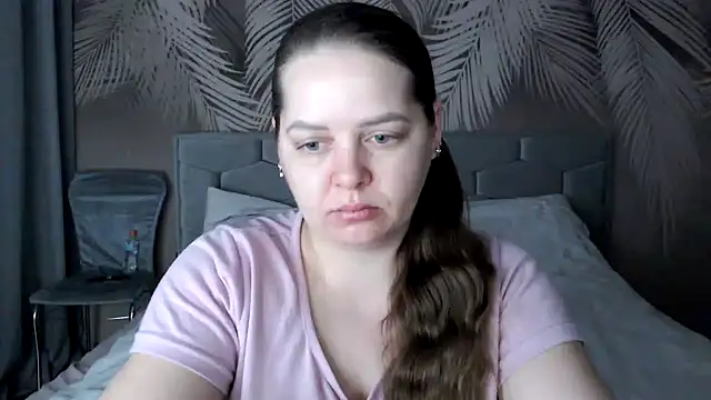 uliastar online show from February 12, 2025, 6:08 am