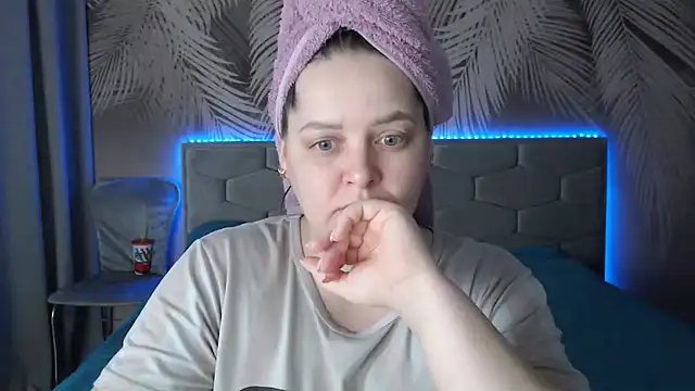 uliastar online show from February 22, 2025, 6:06 am