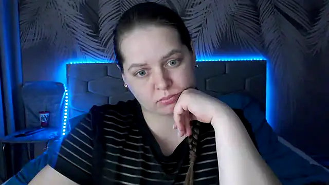 uliastar online show from February 24, 2025, 9:21 am