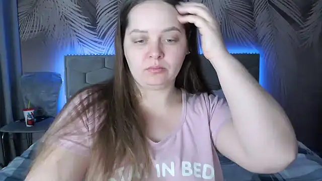 uliastar online show from February 26, 2025, 5:09 am