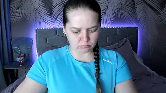 uliastar online show from March 18, 2025, 9:52 am