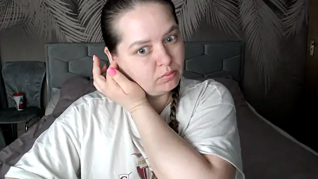 uliastar online show from March 21, 2025, 5:21 am