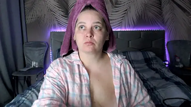 uliastar online show from October 14, 2025, 6:58 am