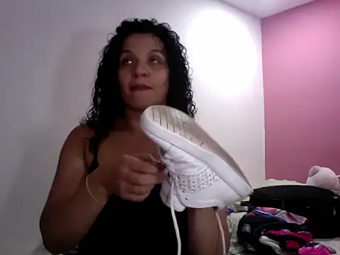 gatubelahot online show from February 1, 2025, 1:34 am