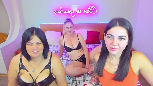 Snapshot of CrazyMilanka chatting on September 9, 2025, 8:14 am CrazyMilanka online show from September 9, 2025, 8:14 am