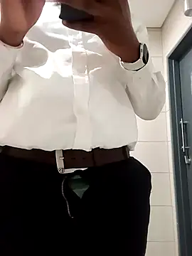 Snapshot of douksm chatting on January 27, 2025, 12:26 pm douksm online show from January 27, 2025, 12:26 pm