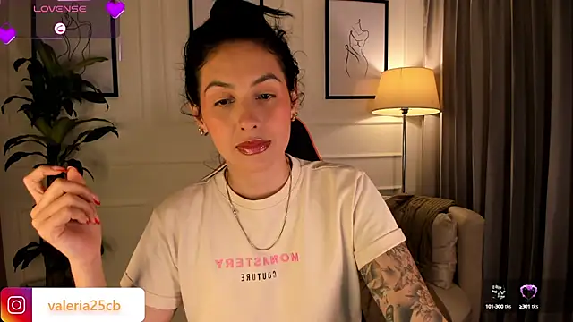 Snapshot of valeriia25_ chatting on February 21, 2025, 2:39 am valeriia25 online show from February 21, 2025, 2:39 am