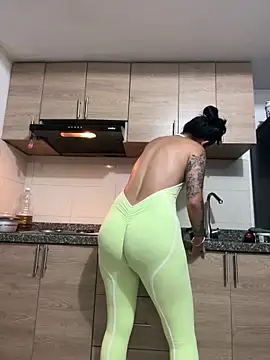 Snapshot of valeriia25_ chatting on November 26, 2025, 12:44 am valeriia25 online show from November 26, 2025, 12:44 am