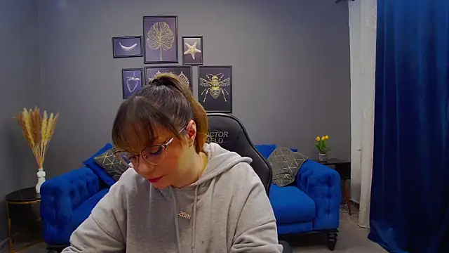 Katewalker  online show from January 8, 2025, 6:09 pm