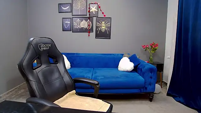 Katewalker  online show from February 17, 2025, 6:15 pm