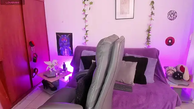 Cata green online show from November 10, 2025, 7:57 pm