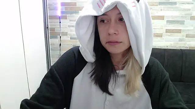 Snapshot of MommyMiaWs chatting on September 24, 2025, 1:53 am MommyMiaWs online show from September 24, 2025, 1:53 am