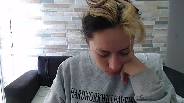 Snapshot of MommyMiaWs chatting on September 26, 2025, 3:16 pm MommyMiaWs online show from September 26, 2025, 3:16 pm