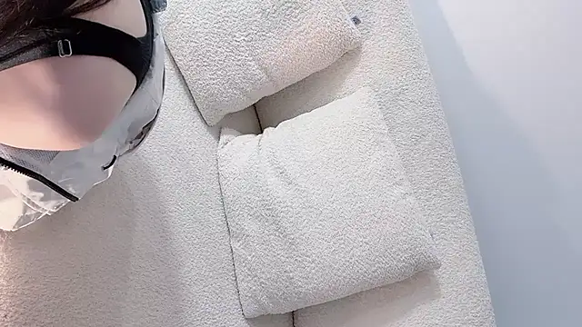 Serena-AU online show from October 28, 2025, 2:53 pm