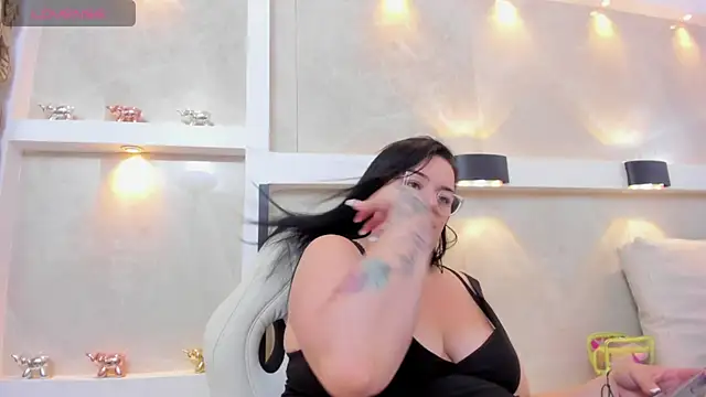 anette cooper online show from November 11, 2025, 3:28 am