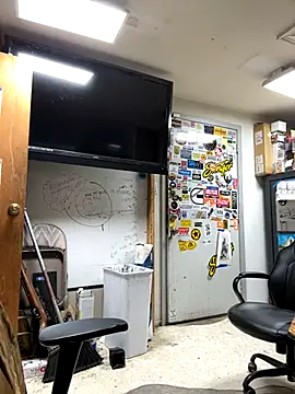 Snapshot of tank32s chatting on December 4, 2024, 8:23 am tank32s online show from December 4, 2024, 8:23 am