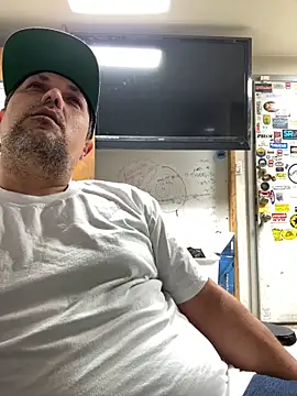 Snapshot of tank32s chatting on December 8, 2024, 10:19 am tank32s online show from December 8, 2024, 10:19 am