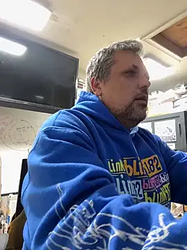 Snapshot of tank32s chatting on December 10, 2024, 9:55 am tank32s online show from December 10, 2024, 9:55 am